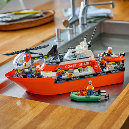 LEGO® City Kustwacht Reddingsboot met Helikopter - Rollenspelset - Speelgoed met Drijvende Boten - 60504