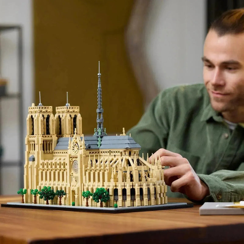 LEGO 21061 Kathedrale Notre Dame mit Lichtern 💡