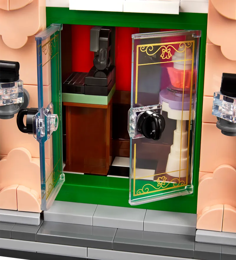 LEGO Parisian Café 10362 Icons (Pre-Order: March 1, 2025)