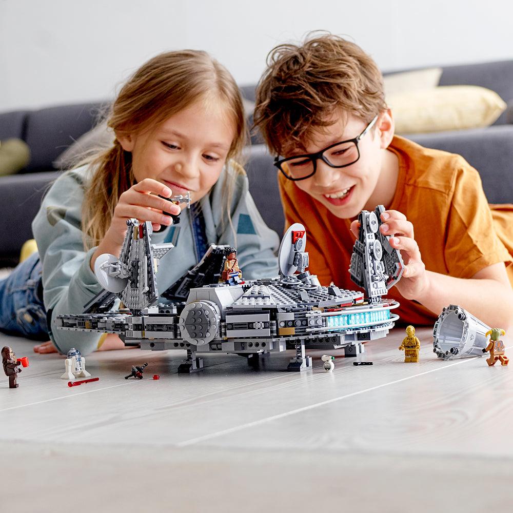 LEGO Millennium Falcon 2019: 1.351 delig 75257 StarWars UCS LEGO STARWARS @ 2TTOYS LEGO €. 144.99