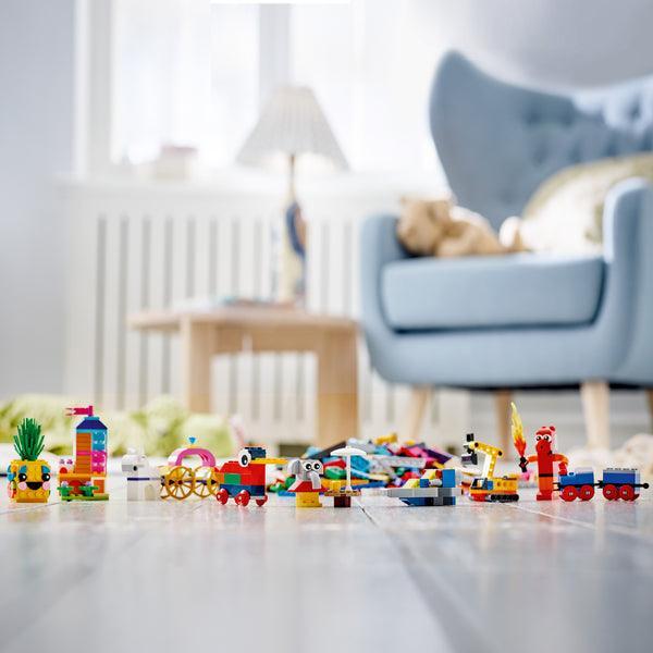 LEGO 90 jaar spelen 11021 Classic LEGO CLASSIC @ 2TTOYS | Official LEGO shop😊🥰 LEGO €. 44.99