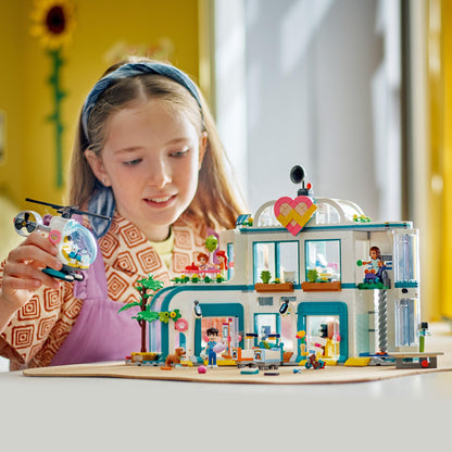 LEGO Heartlake City Ziekenhuis 42621 Friends LEGO FRIENDS @ 2TTOYS LEGO €. 84.49